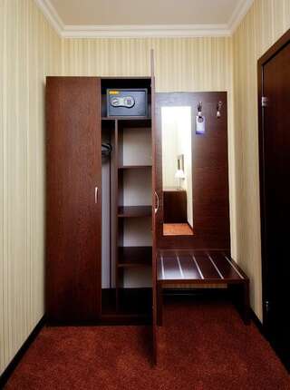 Гостиница Фаворит Геленджик Стандартный двухместный номер с 1 кроватью или 2 отдельными кроватями-31