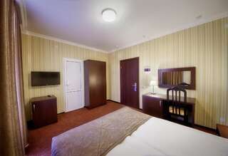 Гостиница Фаворит Геленджик Стандартный двухместный номер с 1 кроватью или 2 отдельными кроватями-30