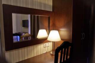 Гостиница Фаворит Геленджик Стандартный двухместный номер с 1 кроватью или 2 отдельными кроватями-5