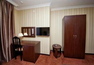 Гостиница Фаворит Геленджик Улучшенный двухместный номер с 1 кроватью и балконом-13