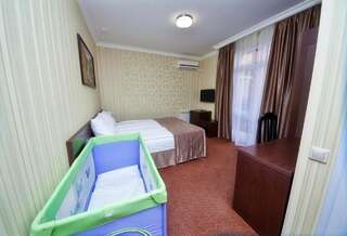 Гостиница Фаворит Геленджик Стандартный двухместный номер с 1 кроватью или 2 отдельными кроватями-9