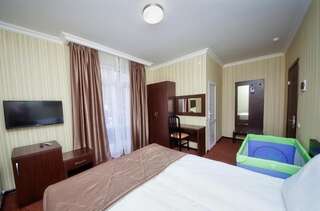 Гостиница Фаворит Геленджик Стандартный двухместный номер с 1 кроватью или 2 отдельными кроватями-47